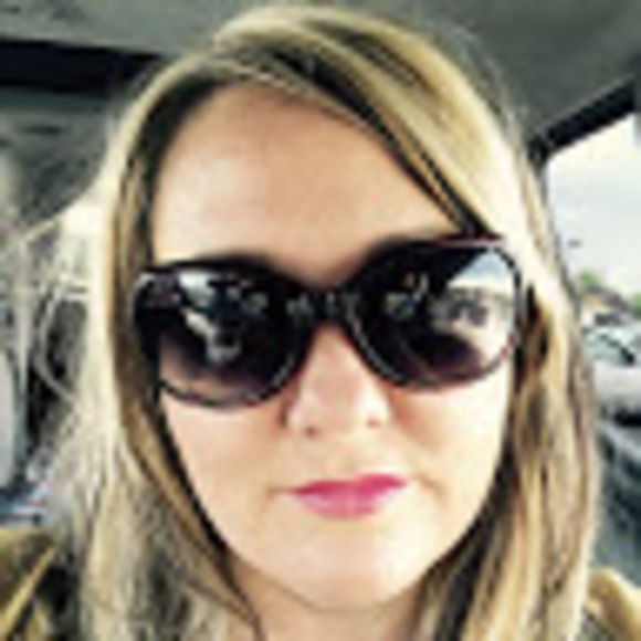 Meet your Posher, Michelle - Picture 1 of 1